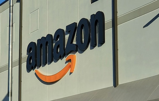 Amazon’s $1 Billion Warehouse Gambit Shakes Up Holbrook