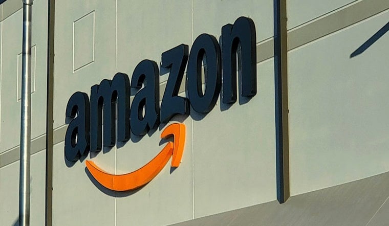 Amazon’s $1 Billion Warehouse Gambit Shakes Up Holbrook