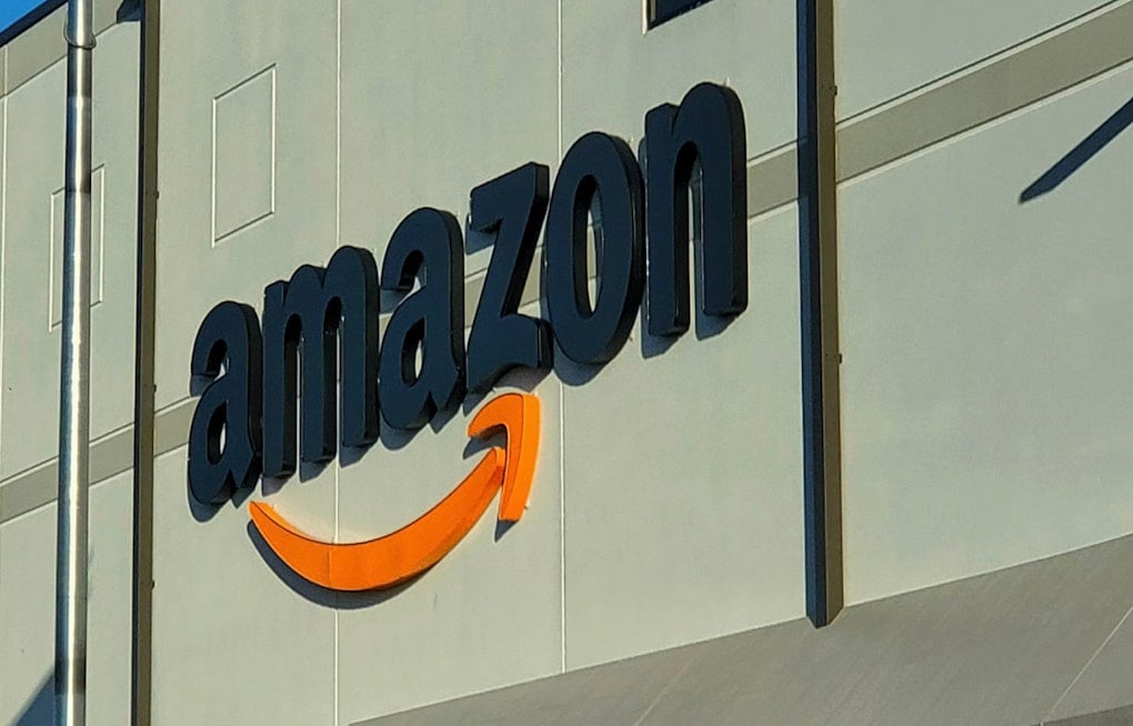 Amazon’s $1 Billion Warehouse Gambit Shakes Up Holbrook