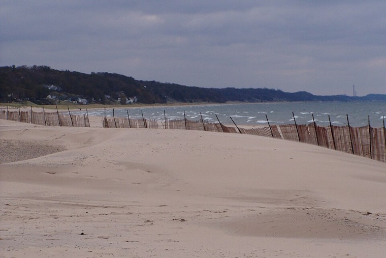 Army Corps Builds Vanishing Sand Arm off Silver Beach, Then Waits for It to Wash Away