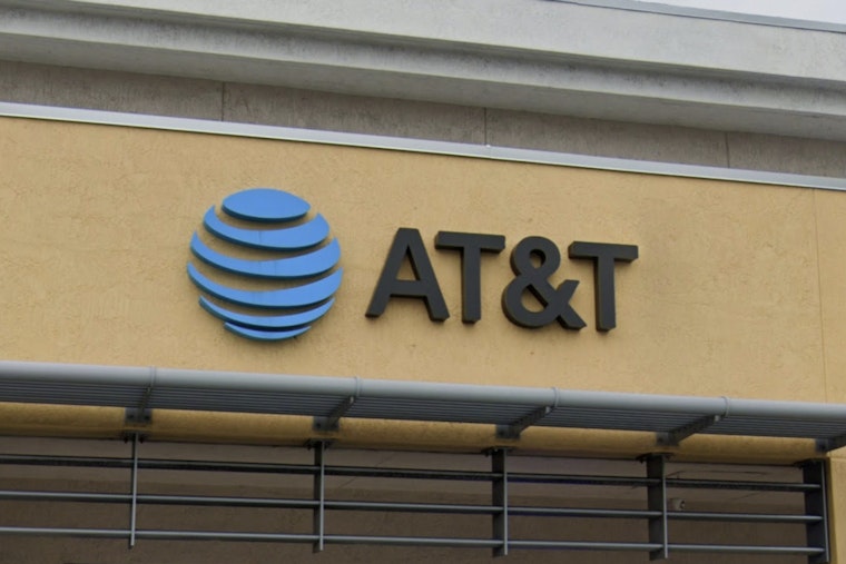 AT&T Yanks Old-School Landlines From Florida, Leaving Copper Holdouts On Edge