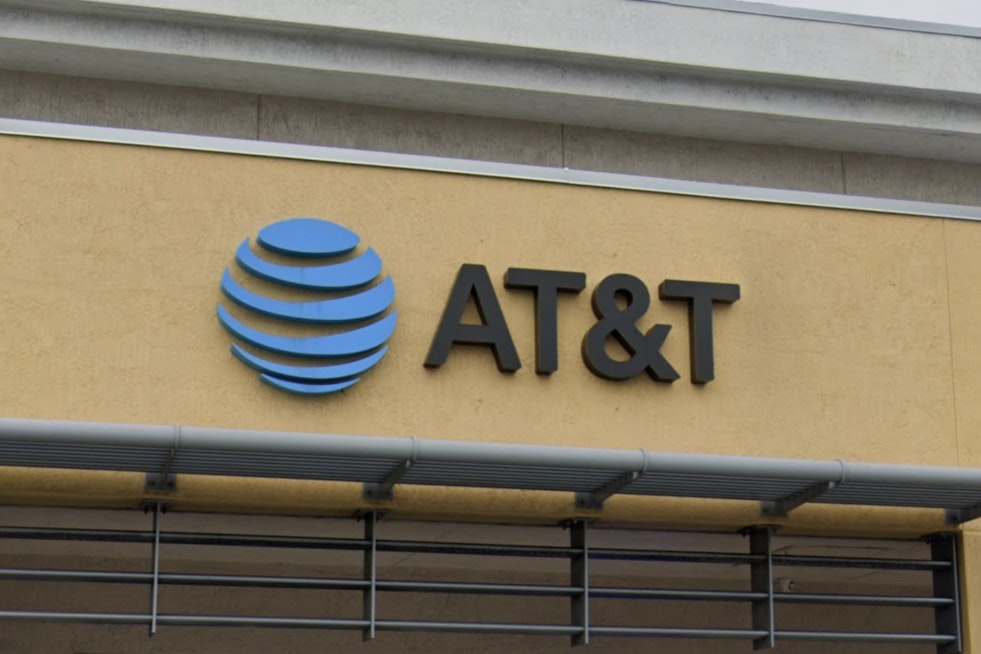 AT&T Yanks Old-School Landlines From Florida, Leaving Copper Holdouts On Edge