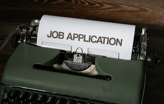 Atlanta New Grads Hit A Hiring Wall As Entry-Level Jobs Sink
