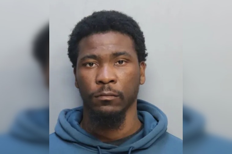 Bathroom Creeper Busted At Miami Dade College After Women Spot Secret Phone