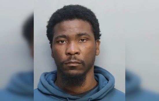 Bathroom Creeper Busted At Miami Dade College After Women Spot Secret Phone