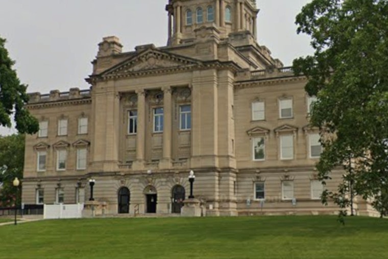 Beecher Woman Busted at Kankakee Courthouse With Loaded Gun in Her Purse
