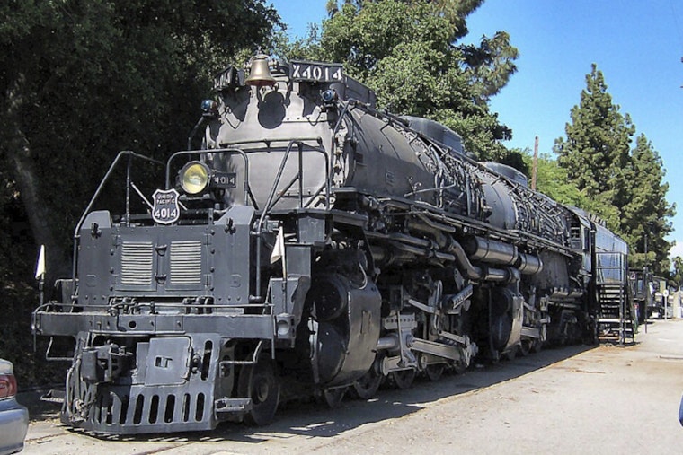 Big Boy 4014 Rumbles Into Pacific for Blink-and-You’ll-Miss-It Stop