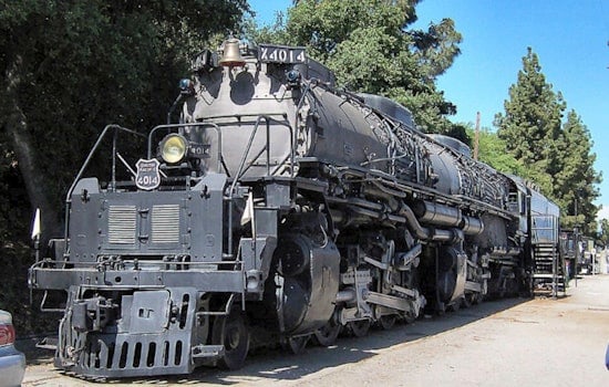 Big Boy 4014 Rumbles Into Pacific for Blink-and-You’ll-Miss-It Stop