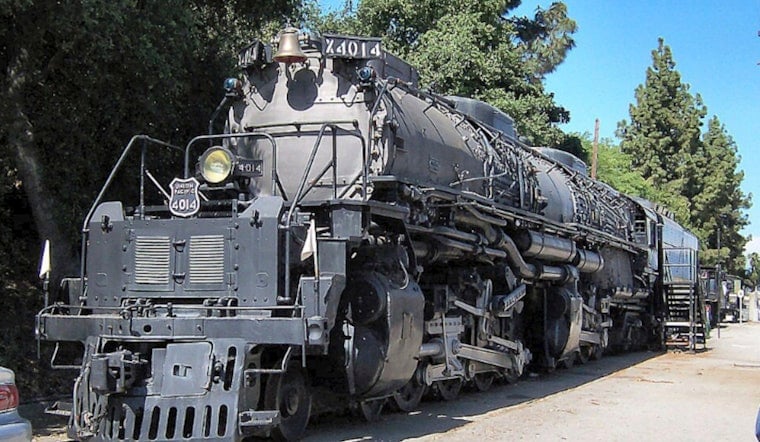 Big Boy 4014 Rumbles Into Pacific for Blink-and-You’ll-Miss-It Stop