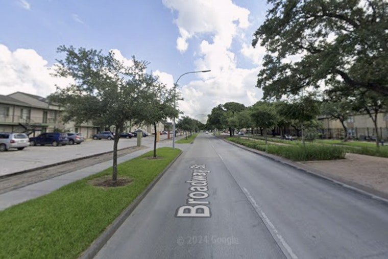 Broadway Bloodshed As Man Gunned Down On Southeast Houston Street