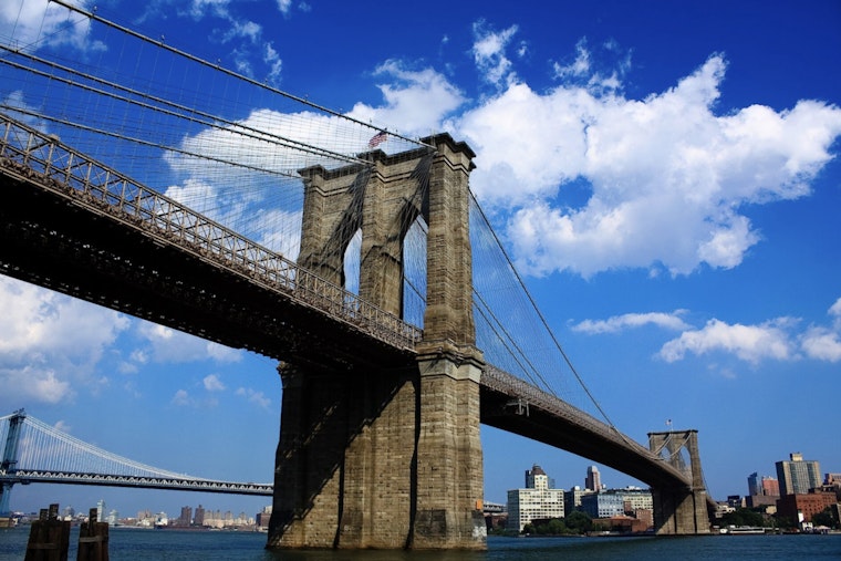 Brooklyn Bridge Daredevil Brings East River Traffic To A Standstill