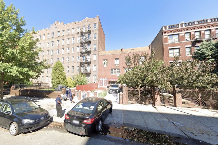 Brooklyn Heights Tenants Say Crumbling Landmark Is Pushing Them Out