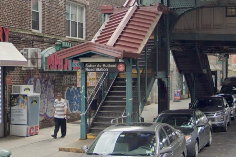 Brownsville Subway Staircase Horror As Rider Stabbed In The Back