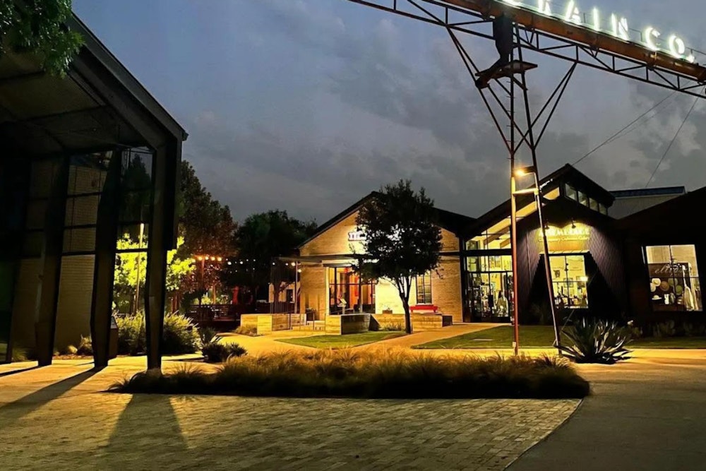 Buda Favorite MudBugs Vanishes Overnight From Main Street Hotspot