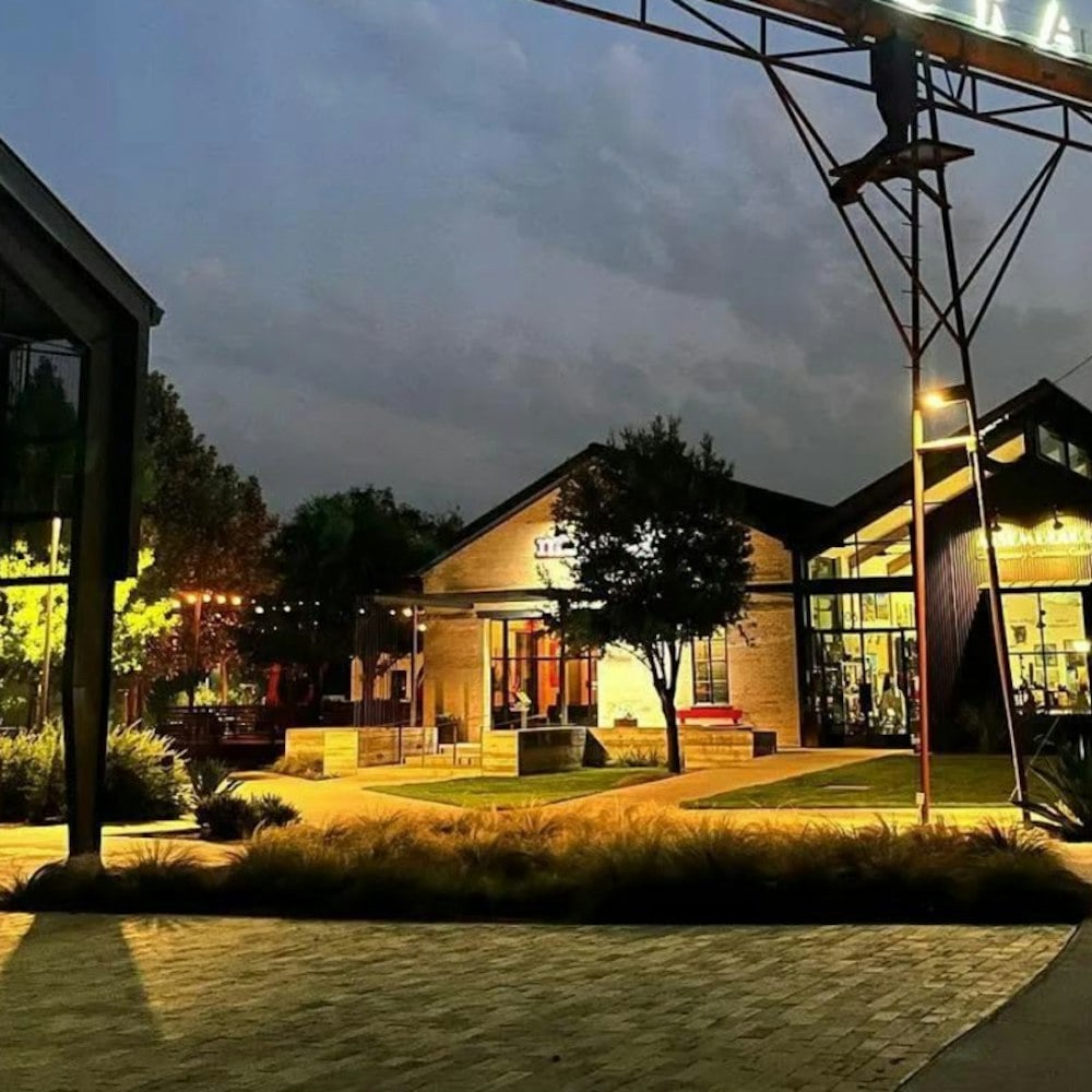 Buda Favorite MudBugs Vanishes Overnight From Main Street Hotspot