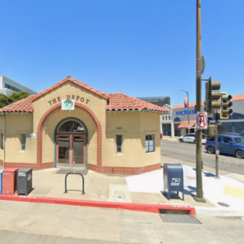 Burlingame Favorite Gigi’s Snags Tiny Old Bus Depot By Caltrain