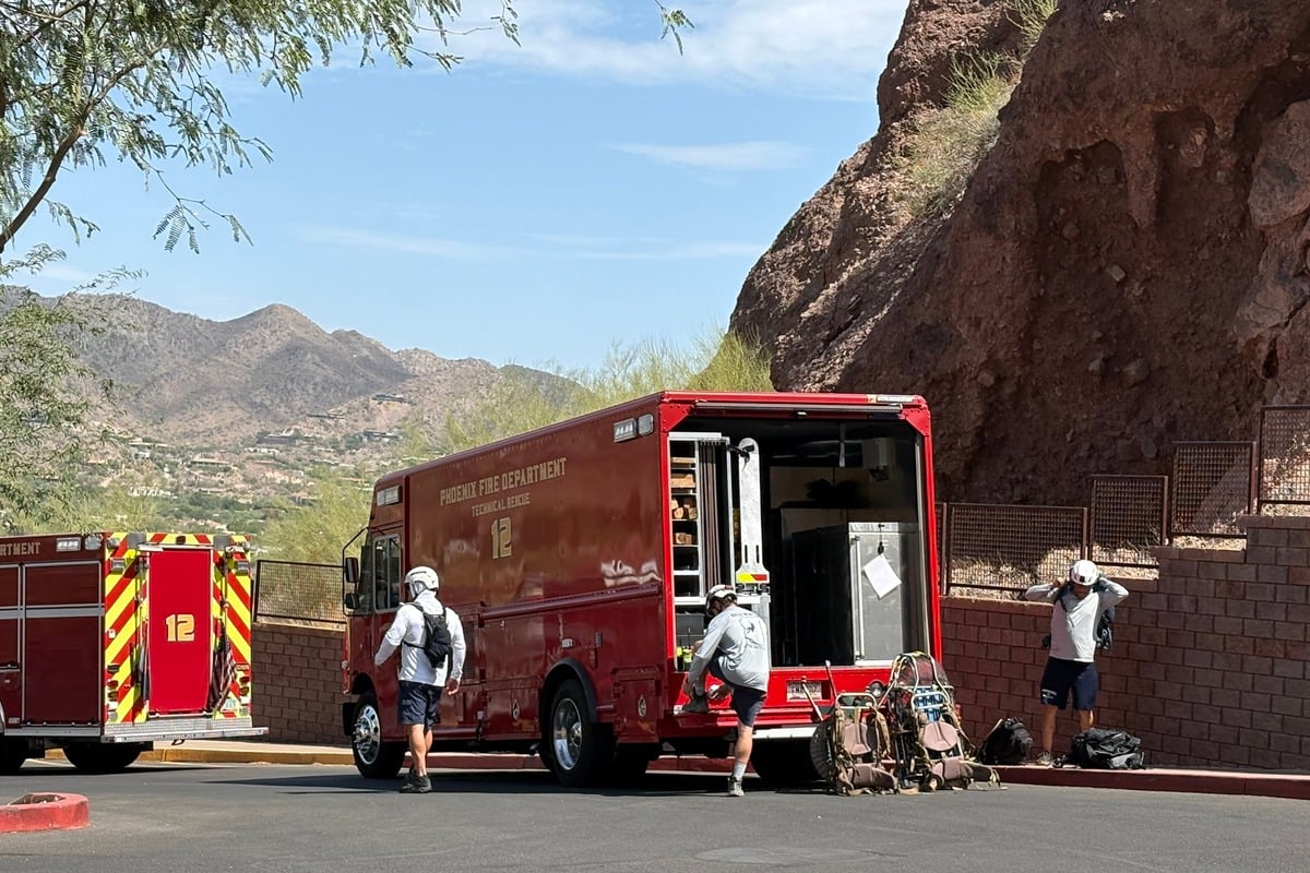 Camelback Chaos As Phoenix Crews Race To Save Two Stricken Hikers