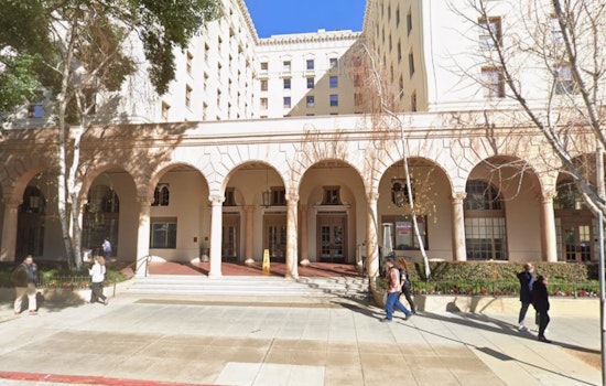 Capitol Crowd Braces For Fiore Del Vino, Sacramento's Sidewalk Wine Window