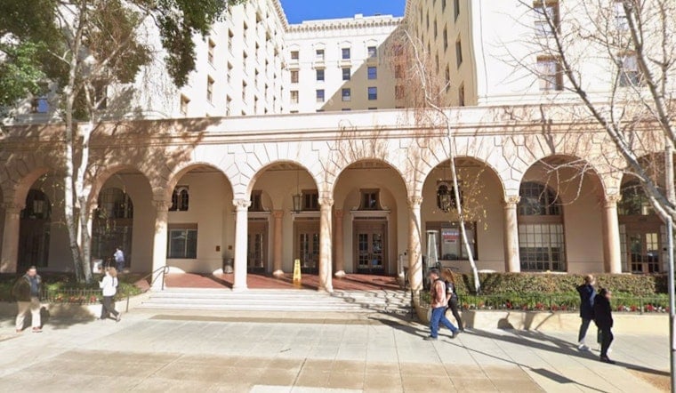 Capitol Crowd Braces For Fiore Del Vino, Sacramento's Sidewalk Wine Window