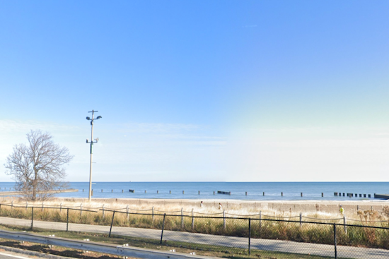 Chicagoans Rally To Free North Avenue Beach Boat, But It Won't Budge