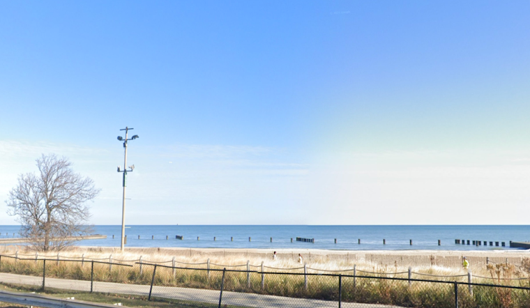 Chicagoans Rally To Free North Avenue Beach Boat, But It Won't Budge