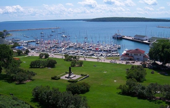 Chicago's Sail Armada Charges North In Mackinac Showdown