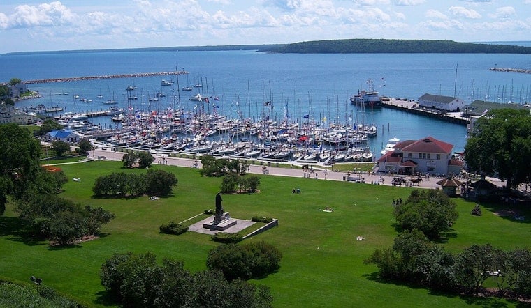 Chicago's Sail Armada Charges North In Mackinac Showdown