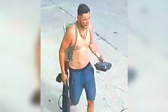 Denver Cops Hunt Aggravated Robbery Suspect Near Leetsdale And Monaco