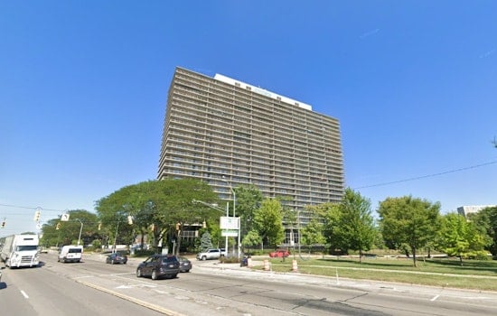 Detroit Riverfront High-Rise Offloaded On The Cheap As Tenants Brace For Next Act