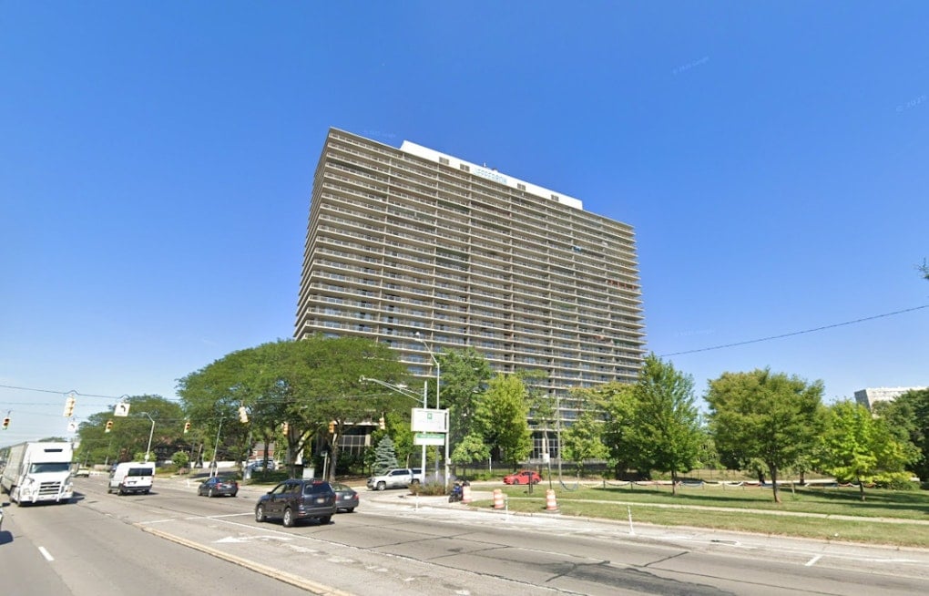 Detroit Riverfront High-Rise Offloaded On The Cheap As Tenants Brace For Next Act