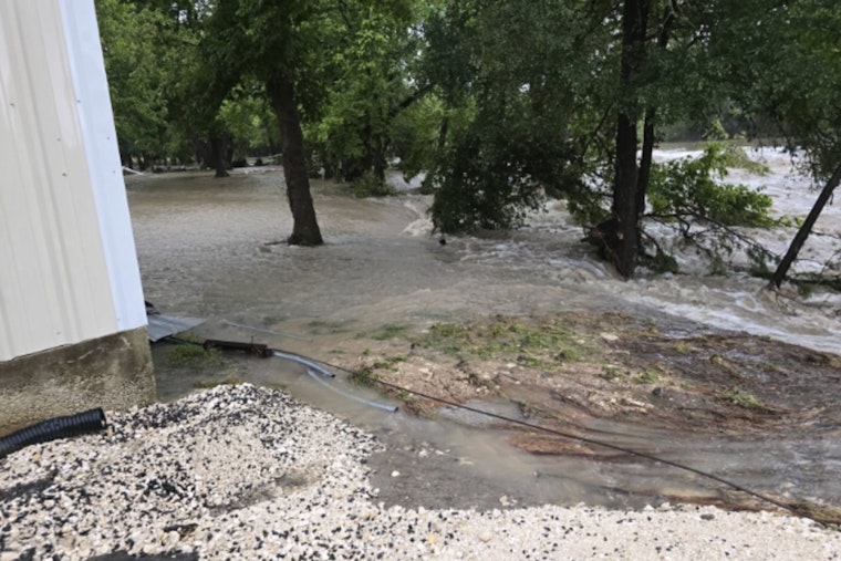 Disabled Navy Vet Barefoot-Sprints Family To Safety As Kerr County Flood Rips Through Home