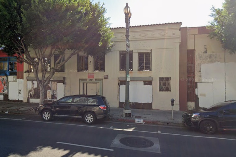 Downtown LA ‘Ghost’ Building Erupts in Pre‑Dawn Blaze, Firefighters Snuff It Fast