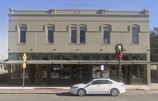 Downtown New Braunfels Tearoom Goes Dark Above Clay Casa