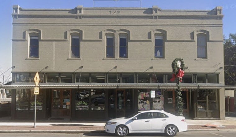 Downtown New Braunfels Tearoom Goes Dark Above Clay Casa
