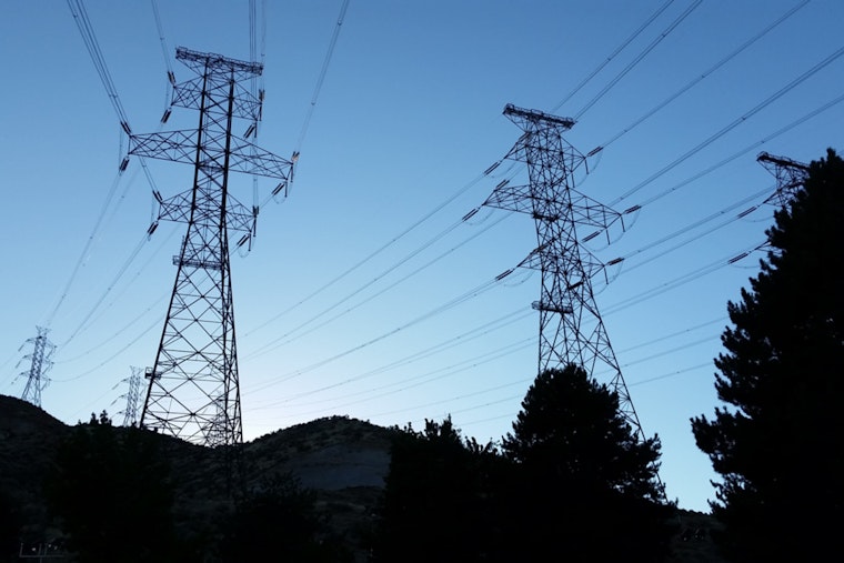 East Oak Ridge Plunged Into Darkness As Traffic Lights Blink Out And Crews Race To Restore Power