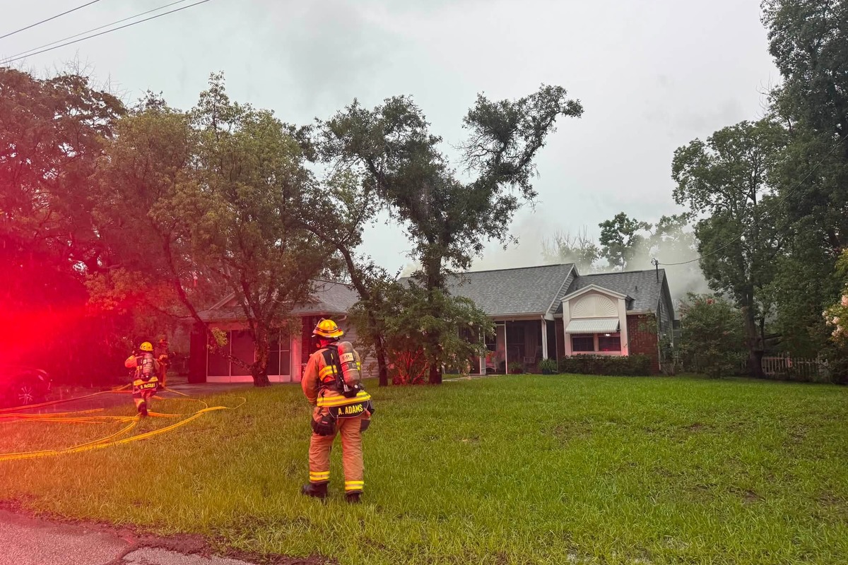 Spring Valley Fire Elmore Drive Erupts In Flames As Spring Hill Fire Crews Rush In