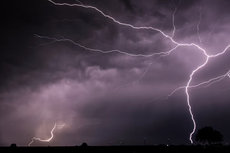 Fast-Moving Storms Slam Eastern North Carolina Coast With 60 Mph Blasts