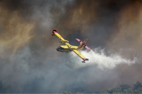 Firefighting Plane Plunges Into Silver Jack Reservoir As Gold Mountain Blaze Rages