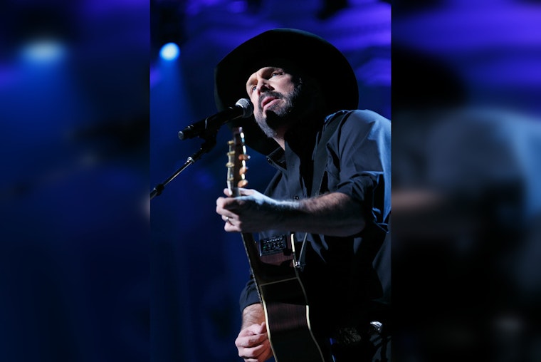 Garth Brooks Stampede Swallows Downtown Indy As Tour Kickoff Doubles