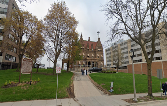 Glencoe’s Pabst Mansion Fetches $17.5 Million, Leaves Chicago Market in the Dust
