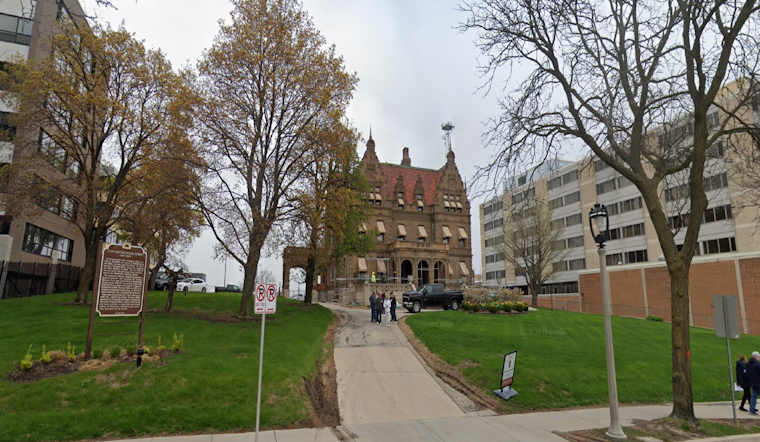 Glencoe’s Pabst Mansion Fetches $17.5 Million, Leaves Chicago Market in the Dust