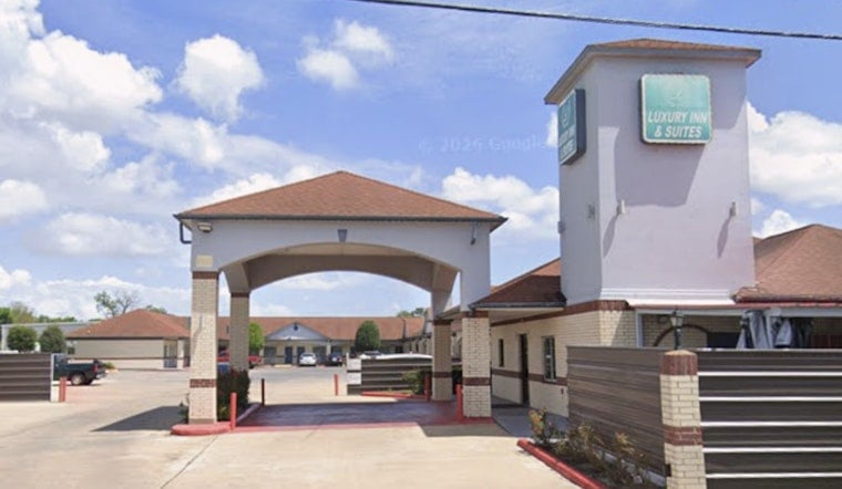 Gun Deal At Houston Motel Explodes In Gunfire, Robber Speeds Off With Cash And Pistol