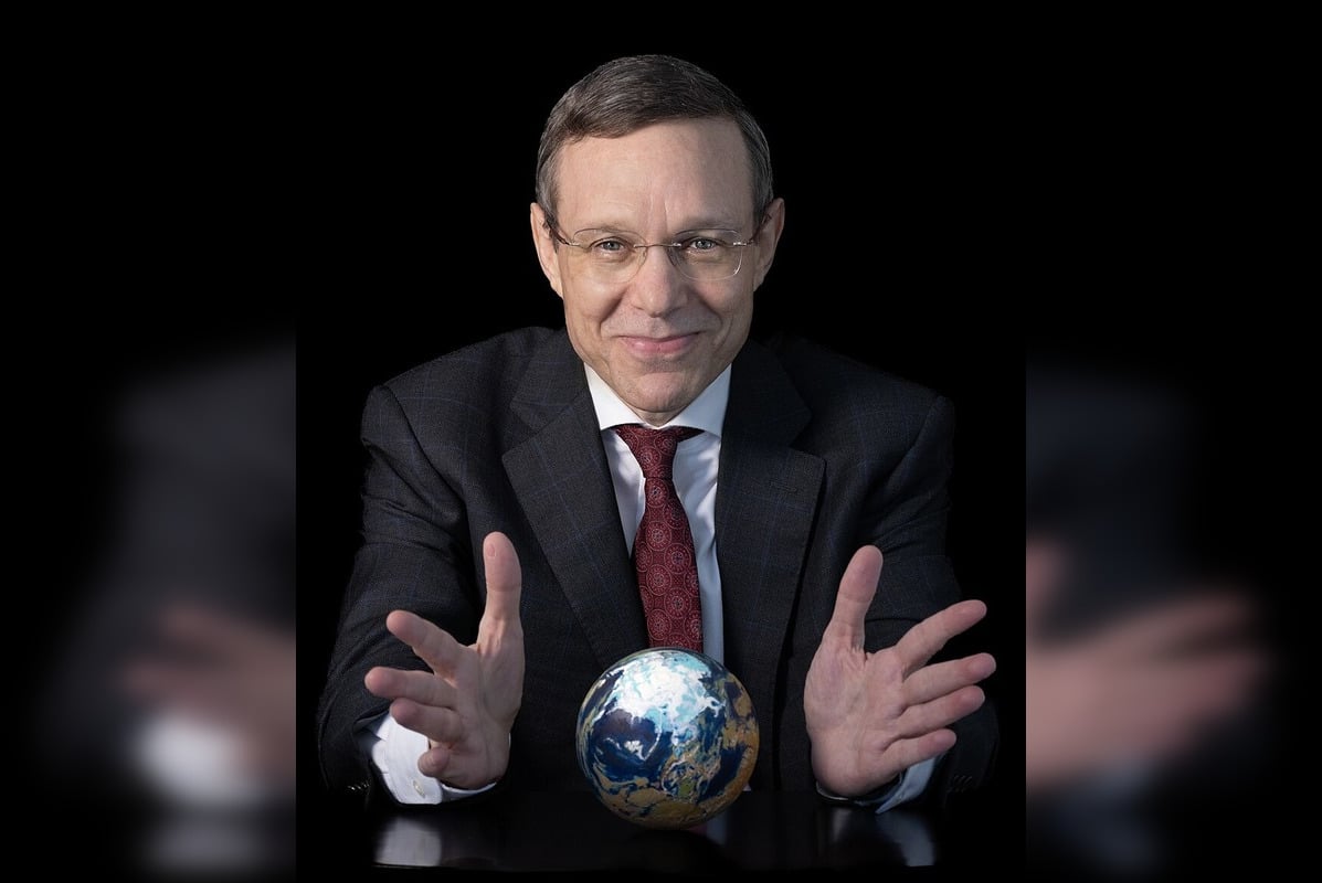 Harvard UFO Hunter From Boston Lands White House Council Gig