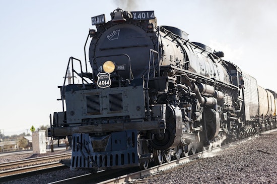 Heat-Sick Rail Fans Pack Route 66 As Big Boy Roars Through Eureka