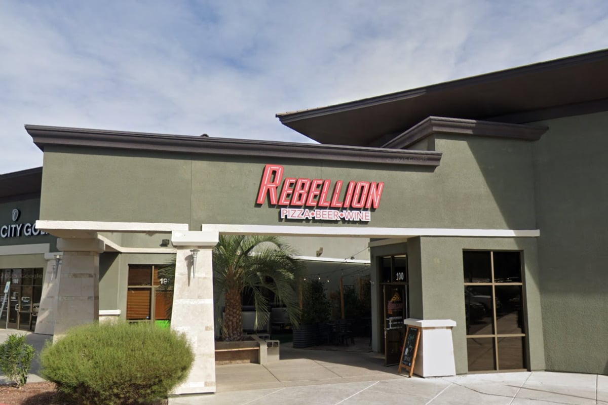 Henderson Pizza Hotspot Nabs Next-Door Deli For Lunchtime Crowd