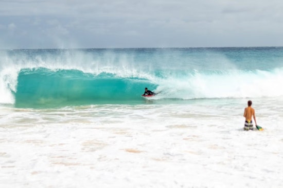 Honolulu Braces For Blustery Trades As South Shore Surf Pounds In