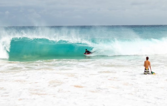 Honolulu Braces For Blustery Trades As South Shore Surf Pounds In