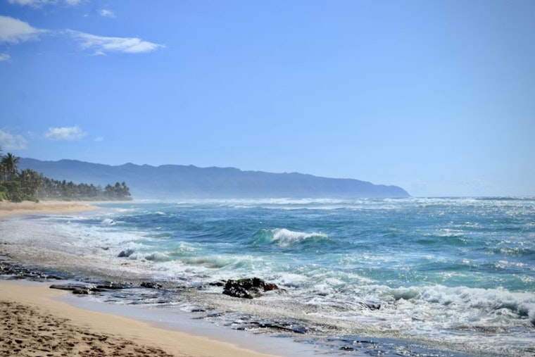 Honolulu Holiday Blowout As Trades Crank Up And Surf Stays Rough