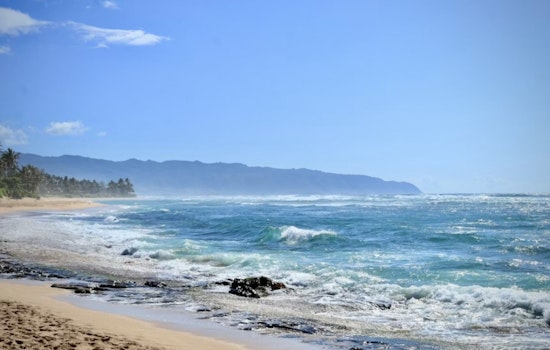 Honolulu Holiday Blowout As Trades Crank Up And Surf Stays Rough