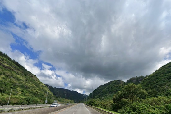 Honolulu Streets Soak As Quick Showers Roll In And Trades Rev Up Surf